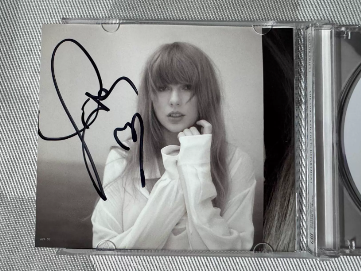 Taylor Swift – The Tortured Poets Department Signed CD