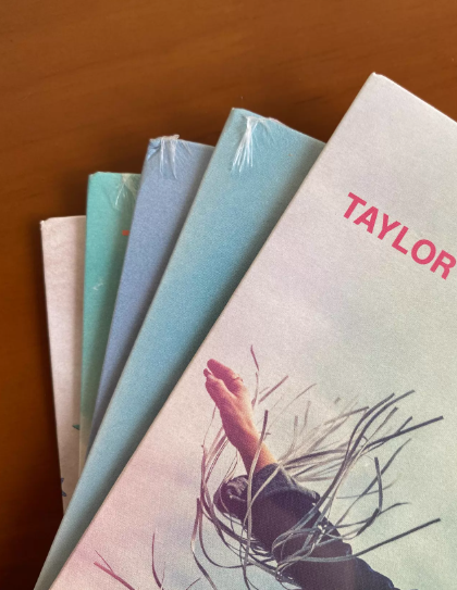 Taylor Swift – ME! 5 x 7-Inch Black Vinyl Single Set