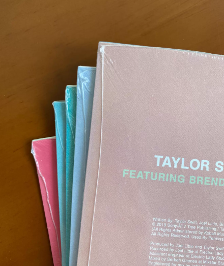 Taylor Swift – ME! 5 x 7-Inch Black Vinyl Single Set