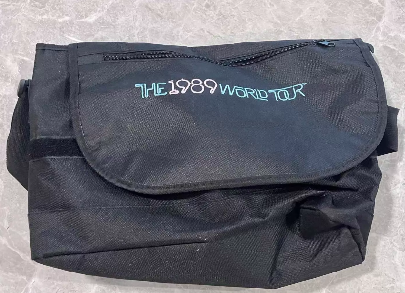 Taylor Swift – The 1989 World Tour Black Shoulder Bag Set