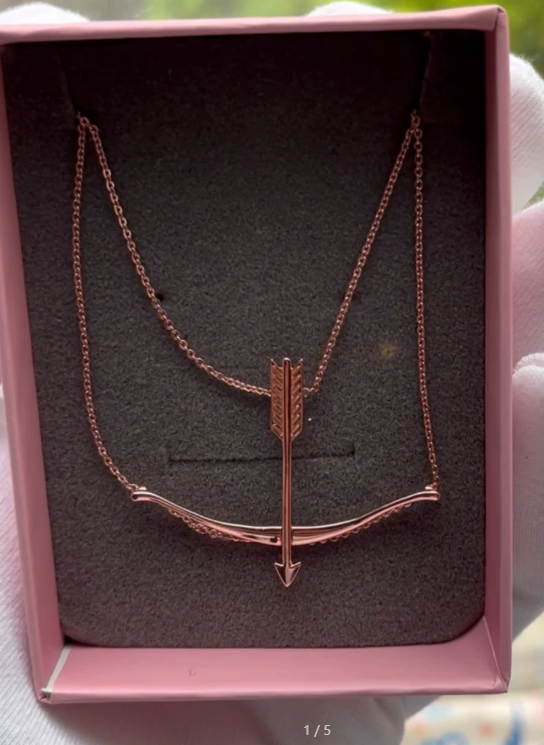 Taylor Swift – The Archer Necklace Rose Gold Official Merchandise
