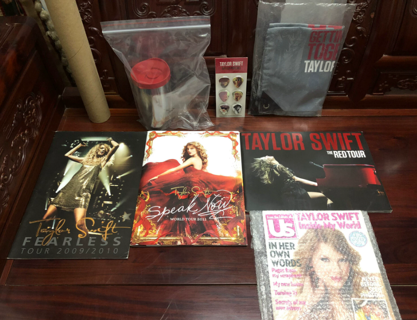 Taylor Swift – Fearless / Speak Now / Red Merchandise Bundle
