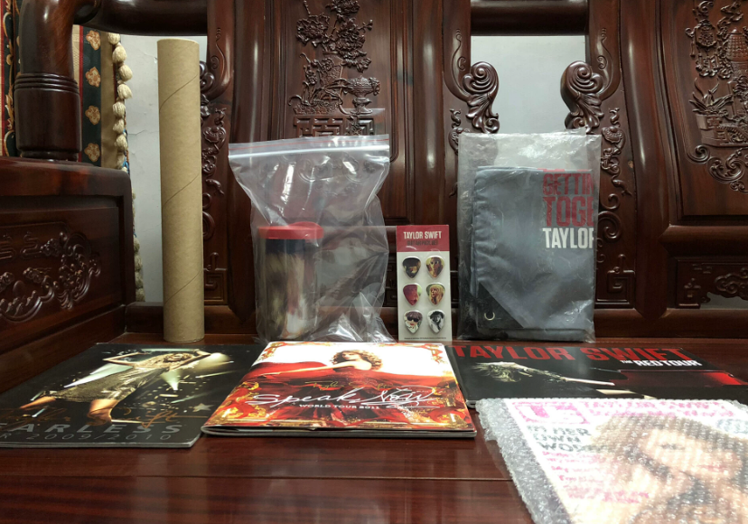 Taylor Swift – Fearless / Speak Now / Red Merchandise Bundle