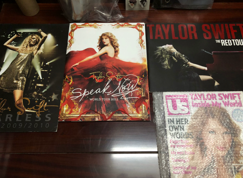 Taylor Swift – Fearless / Speak Now / Red Merchandise Bundle