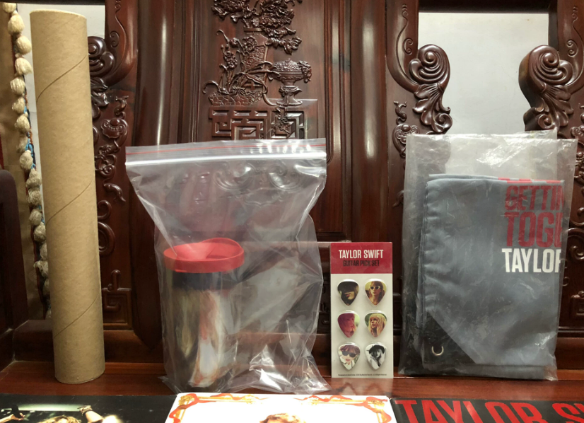 Taylor Swift – Fearless / Speak Now / Red Merchandise Bundle