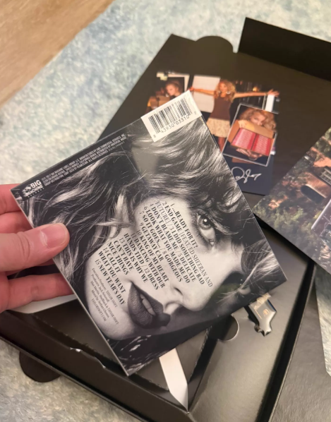 Taylor Swift – reputation UPS Truck Box Numbered CD