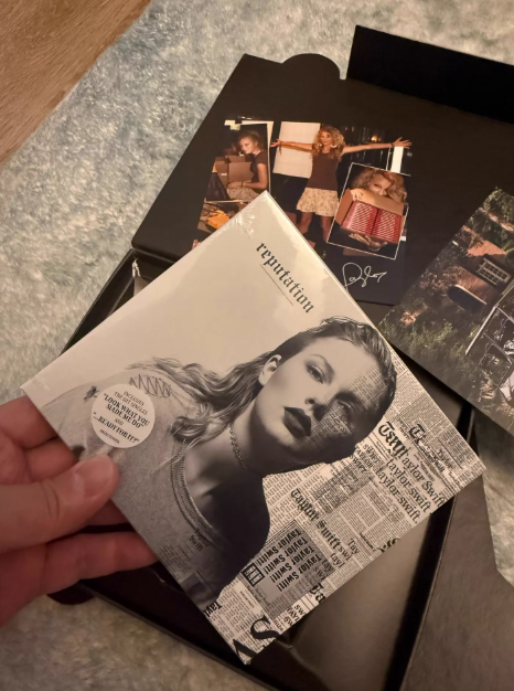 Taylor Swift – reputation UPS Truck Box Numbered CD