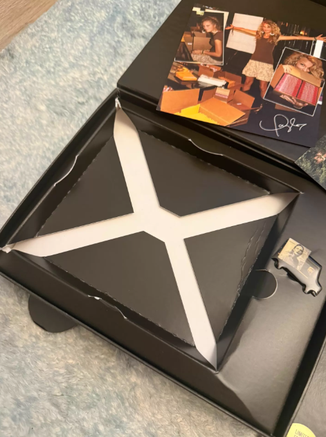 Taylor Swift – reputation UPS Truck Box Numbered CD