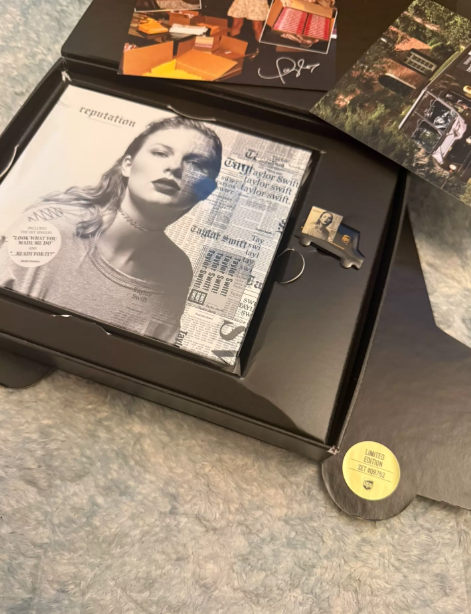 Taylor Swift – reputation UPS Truck Box Numbered CD