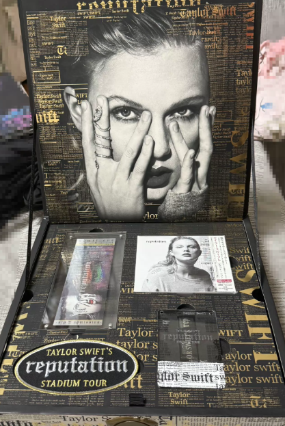 Taylor Swift – reputation Orange Vinyl 2LP + Japanese Stadium Tour VIP Box Set