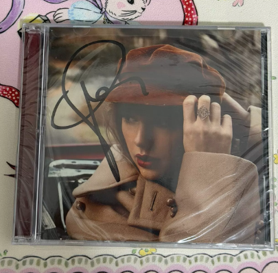 Taylor Swift – Red (Taylor’s Version) UK Signed CD