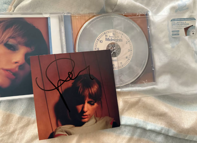 Taylor Swift – Midnights Moonstone Blue Edition Signed CD
