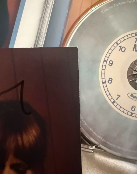 Taylor Swift – Midnights Moonstone Blue Edition Signed CD