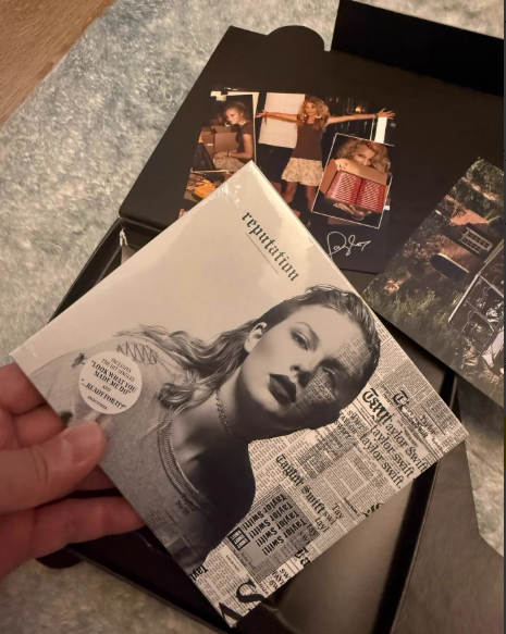 Taylor Swift – reputation UPS Numbered CD Box Set