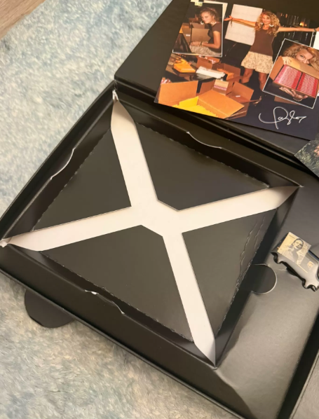 Taylor Swift – reputation UPS Numbered CD Box Set