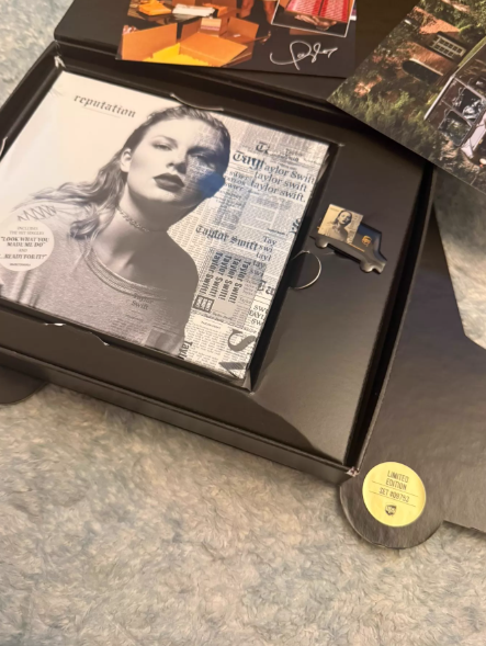 Taylor Swift – reputation UPS Numbered CD Box Set