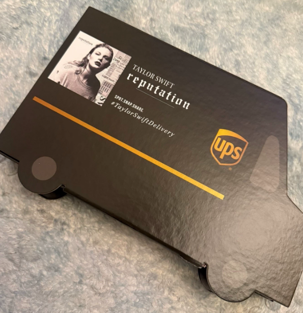 Taylor Swift – reputation UPS Numbered CD Box Set