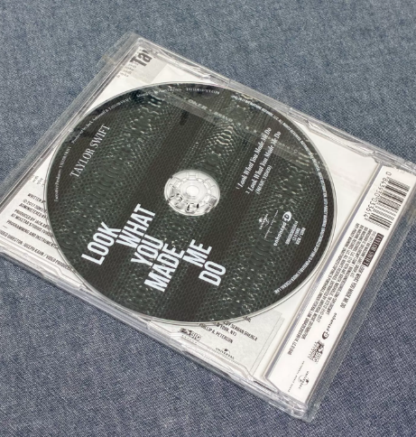 Taylor Swift – cardigan / Look What You Made Me Do CD Single Bundle