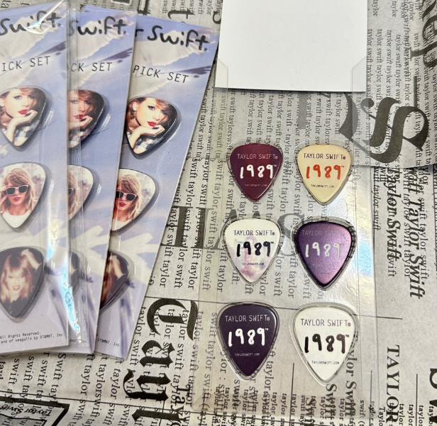 Taylor Swift – 1989 Era Official Guitar Pick Collector Set (6 Pieces)