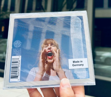 Taylor Swift – 1989 (Taylor’s Version) Blue CD with Poster – Sealed