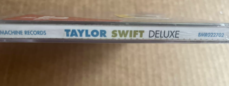 Taylor Swift – Debut Deluxe Edition CD + DVD – 3D Cover – 2007 US – Sealed