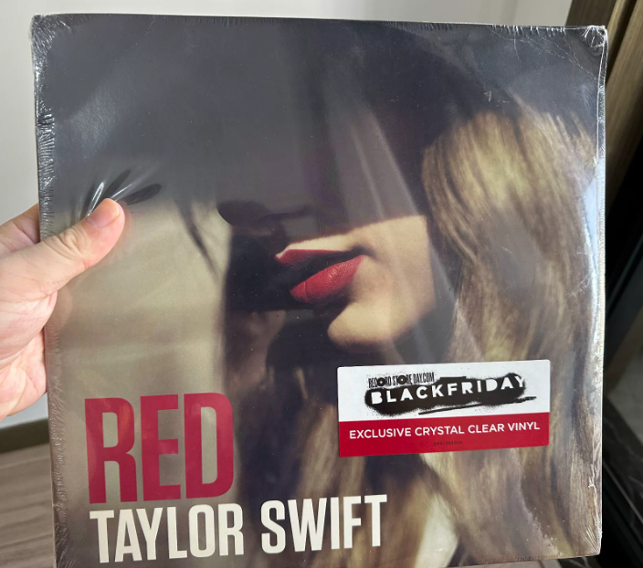 Taylor Swift – Red RSD US Clear Vinyl and Tour Blanket Set