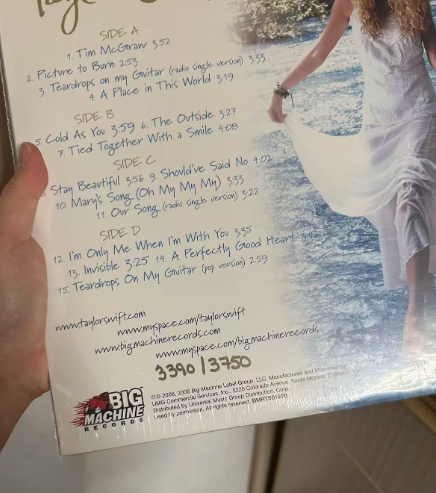 Taylor Swift – Debut Blue and Fearless Gold RSD Vinyl Bundle