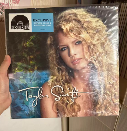 Taylor Swift – Debut Blue and Fearless Gold RSD Vinyl Bundle