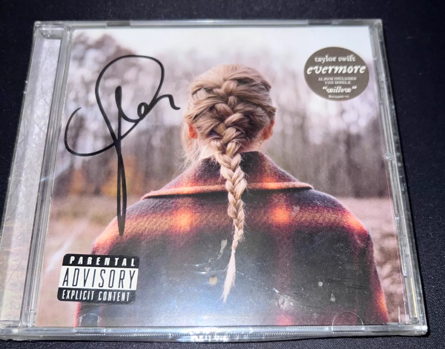 Taylor Swift Evermore – URVC