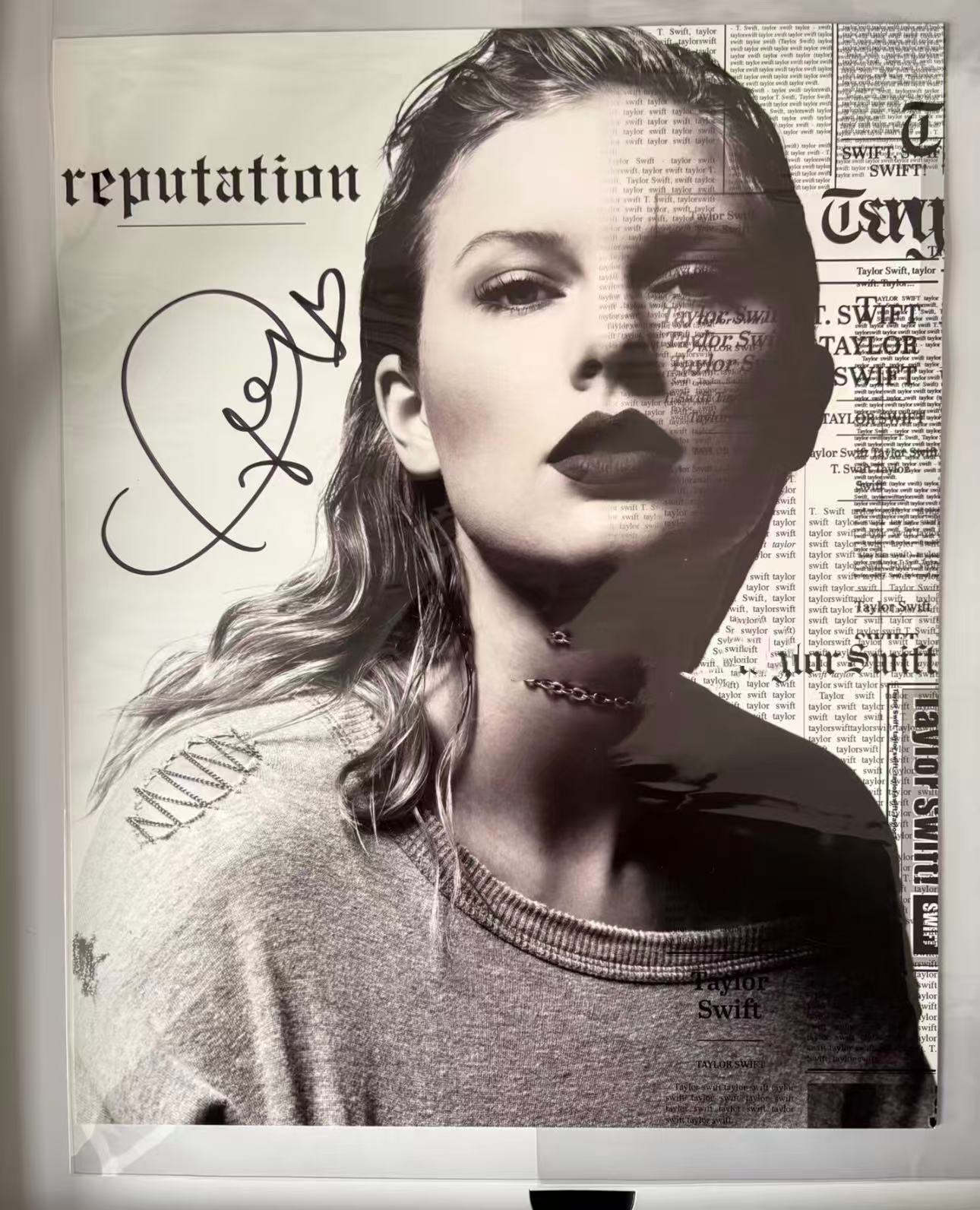 Taylor Swift – Reputation Signed Deluxe Box Set (Complete with Signed Poster)