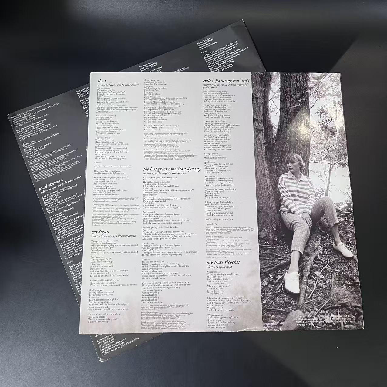 Taylor Swift – Folklore Pink Vinyl 2LP Deluxe Edition