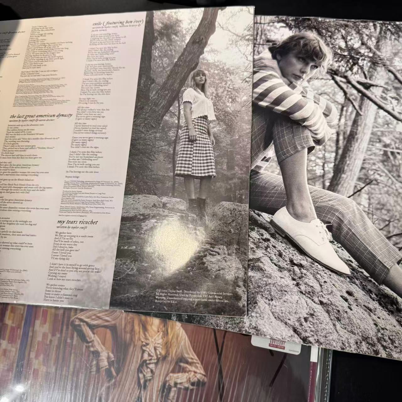 Taylor Swift – Folklore “In The Trees” Blue Translucent Vinyl 2LP US Edition