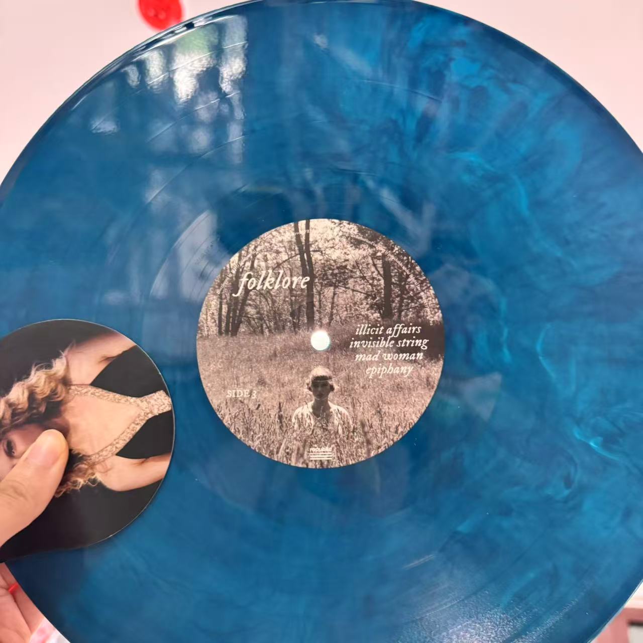 Taylor Swift – Folklore “In The Trees” Blue Translucent Vinyl 2LP US Edition