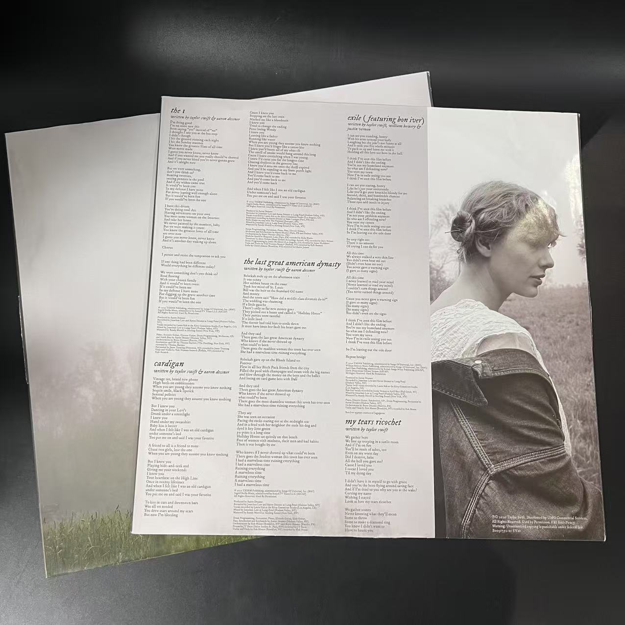 Taylor Swift – Folklore Brown Vinyl 2LP Deluxe Edition