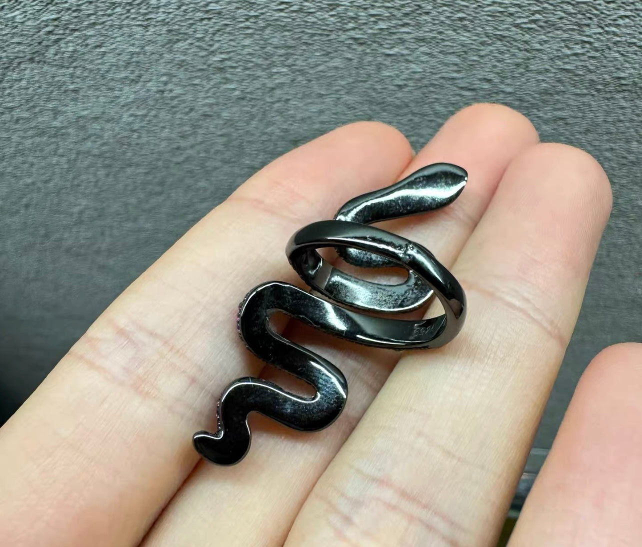 Taylor Swift reputation snake ring (defect on box)