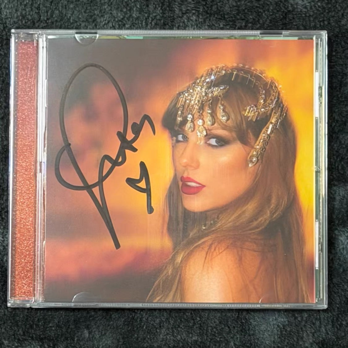 Taylor Swift – The Life of a Showgirl (TS12) Hand-Signed Special Edition CD