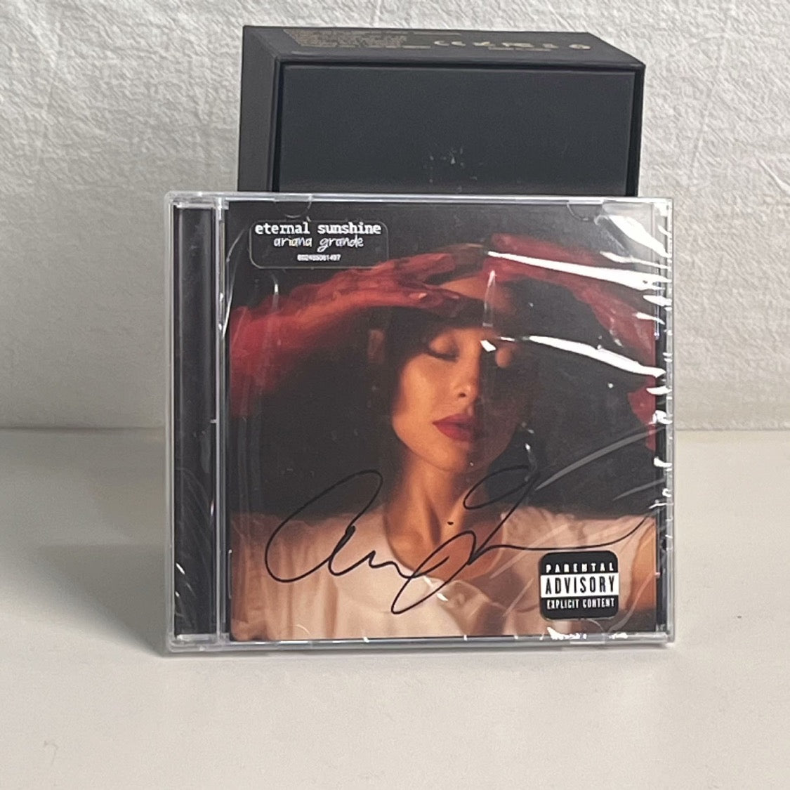 [In Stock] Ariana Grande SignatureEternal Sunshine Signed CDEternal Sunshine A-mei Complex/Elaborate SignatureBrand New Sealed - Condition as Shown in PhotosNo Returns, No Exchanges, No Price Negotiation