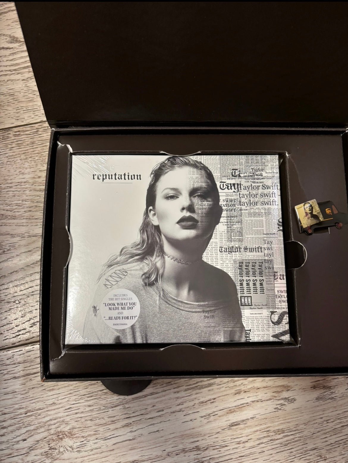 Taylor Swift – Reputation x UPS Limited Gift Box Set – URVC