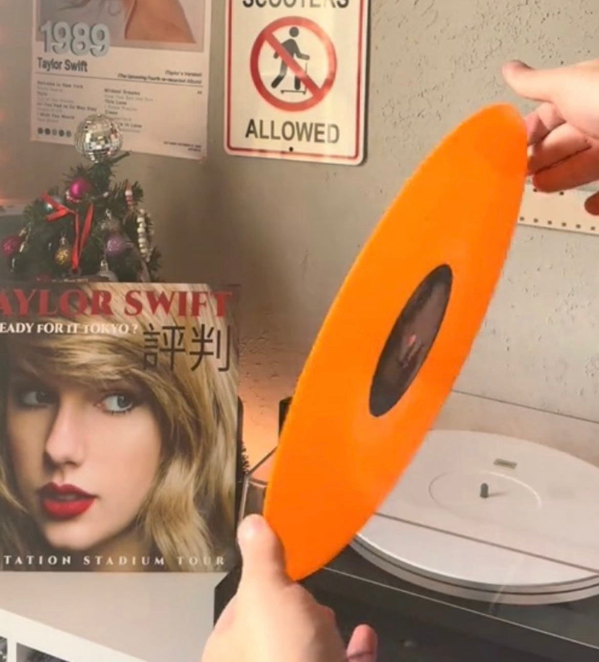 Taylor_Swift_Reputation_Bootleg_Orange_Vinyl_LP