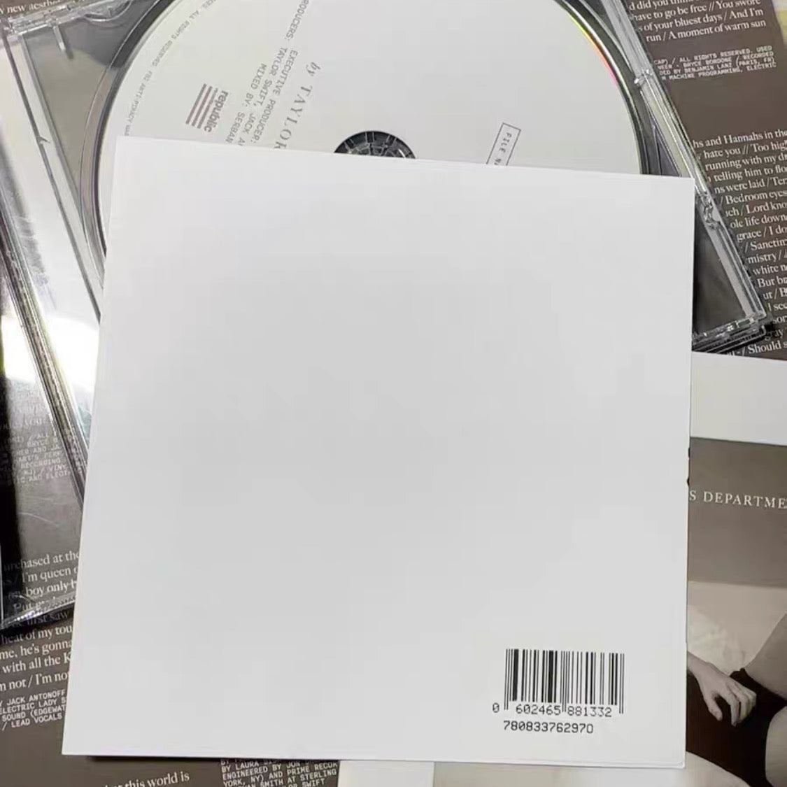 The Tortured Poets Department Signed by Taylor Swift - Broken Pen Special Signature (UK Version) No Clasp Defects, Thin Card, First Batch UK Signed with Barcode on Back