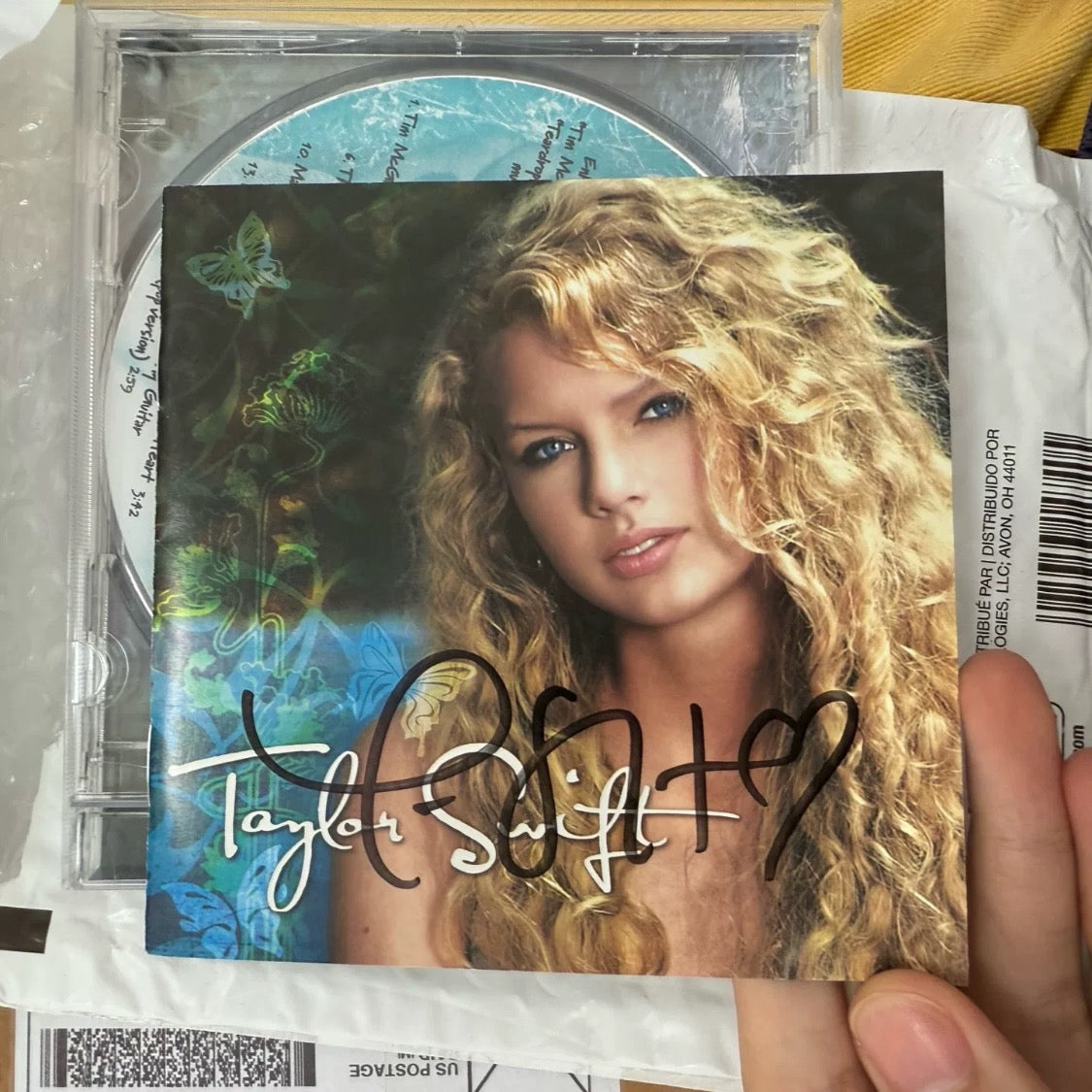 Taylor Swift Debut Album Signed CD – Classic Signature with Heart