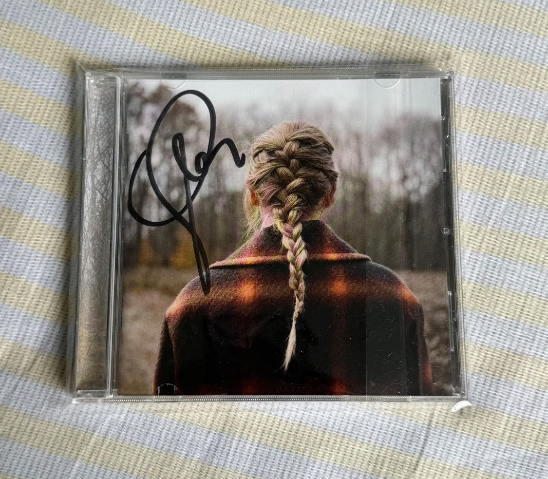 Taylor Swift Evermore – URVC