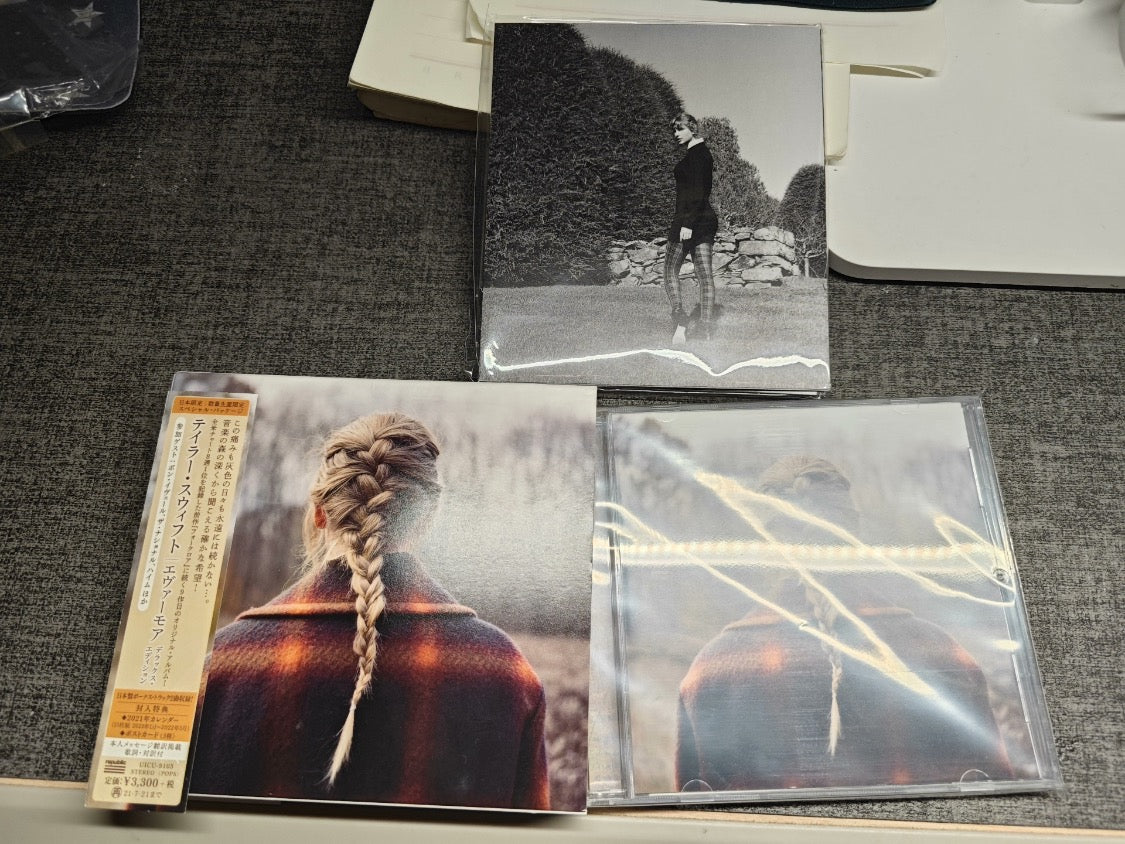 Taylor Swift Evermore – URVC