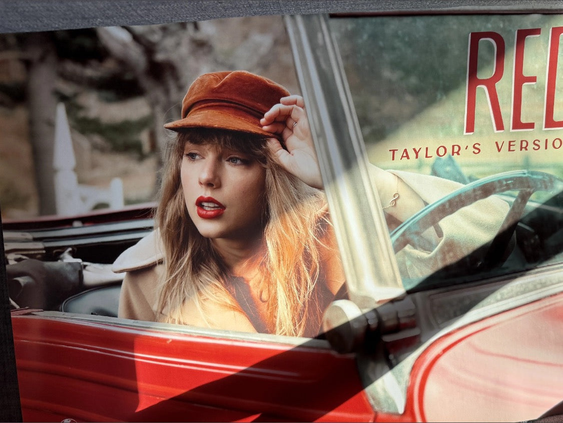 Taylor Swift â Red (Taylorâs Version) Poster (Reprint Edition, 52cm x 37cm)