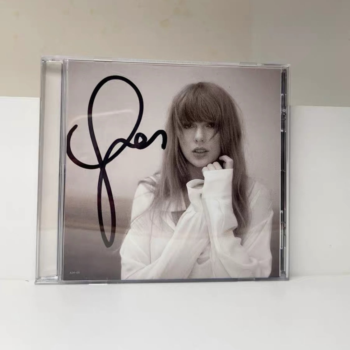 Taylor Swift TTPD AutographedIf interested, and DM me~
