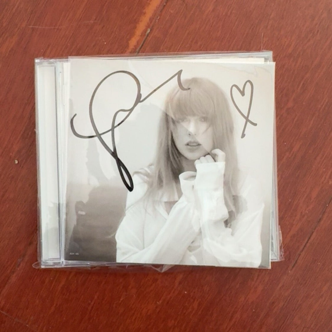 Taylor Swift TTPD Signed CD Autographed US Edition Heart Signature Rare Position