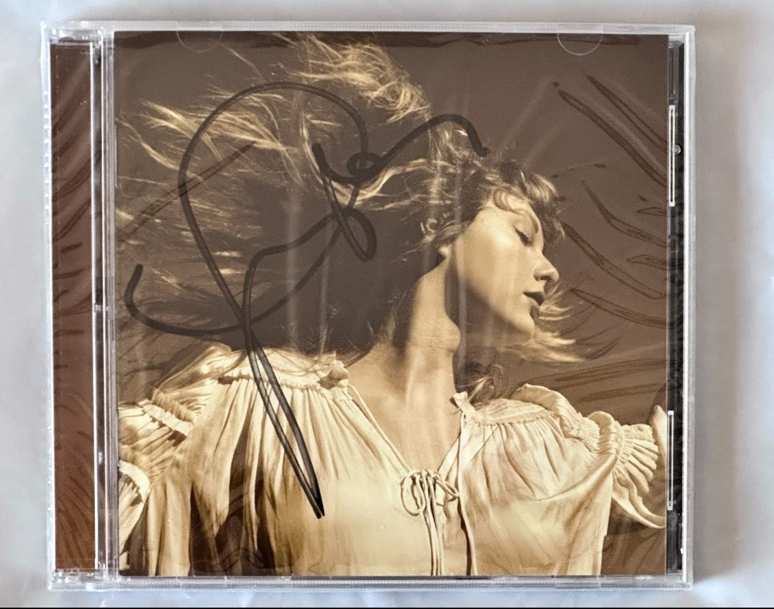 Taylor Swift – Fearless (Taylor’s Version) Hand-Signed CD (Special Cover Edition)