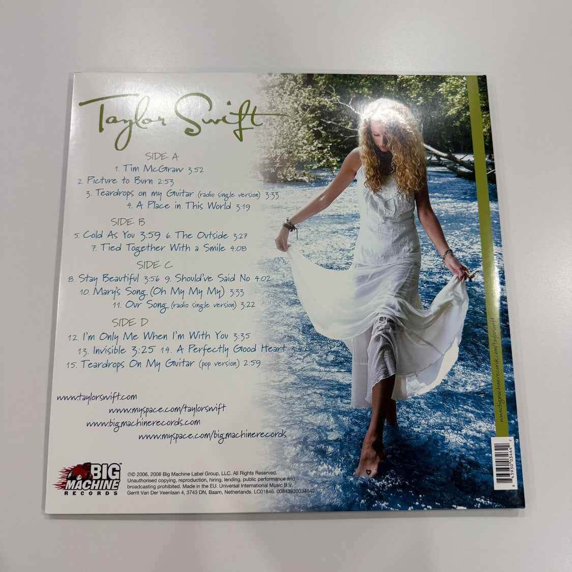 Taylor Swift – The Life of a Showgirl Signed CD Photo 1 Heart