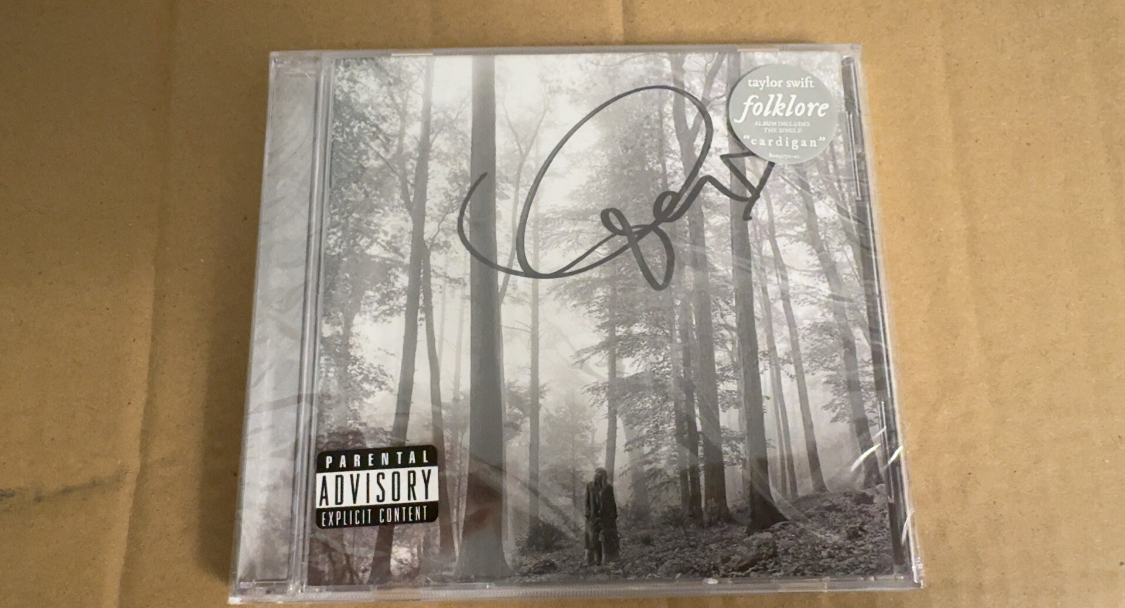 Taylor Swift – Folklore Hand-Signed CD (Heart Autograph)