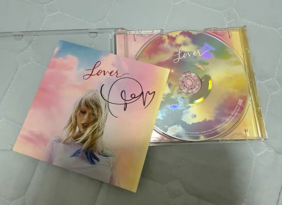 Taylor Swift Lover Signed CD Booklet Heart Signature Autographed Like New